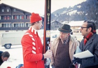 Lorenz Giovanelli, Mitte, mit Skispringer Walter Steiner, links